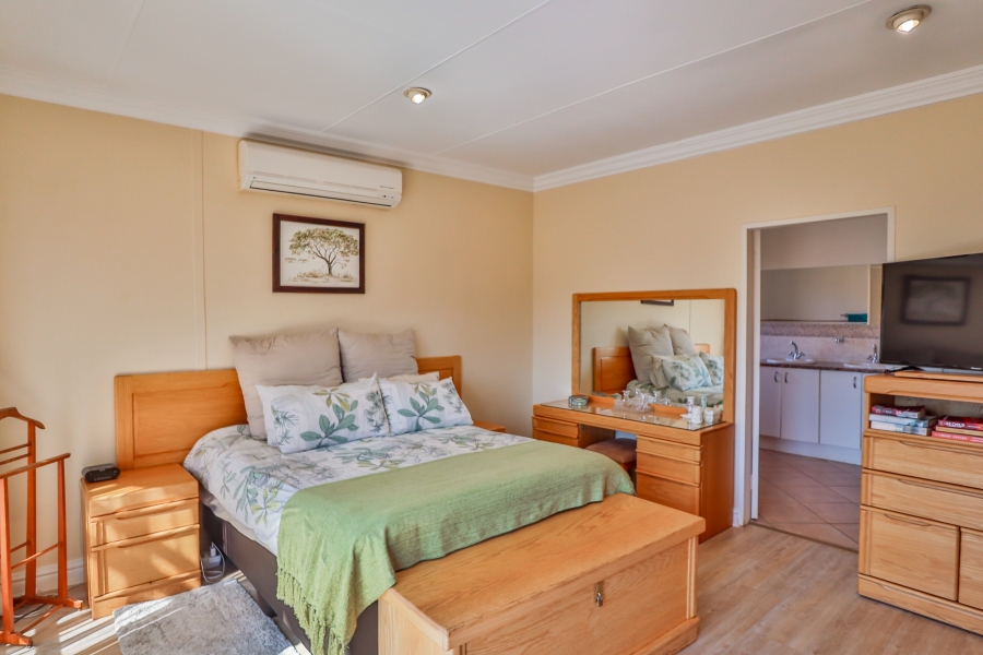 To Let 3 Bedroom Property for Rent in The Coves North West